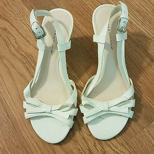 Girls size 5 white Predictions dress sandals
